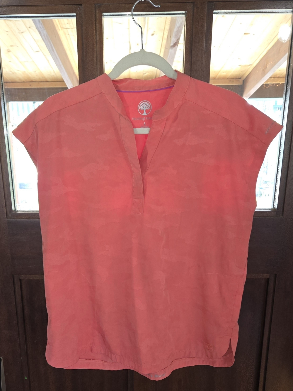 Healing Hands Scrub Top – Women's Small – Coral/Pink Camo Print